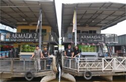 Armada Houseboat tawar percutian di Tasik Kenyir