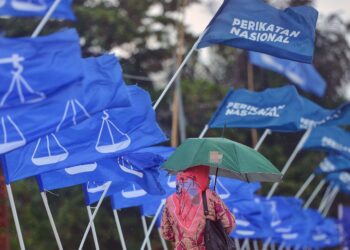 Rakyat Kelantan dilihat tertarik 
 dengan tawaran BN-PH pada PRN di negeri itu. - Gambar hiasan