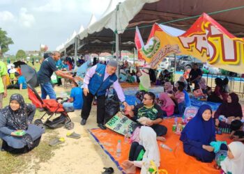 MUHAMMAD FAUZI Yusoff ketika berkempen secara bersemuka dengan bertemu para pengundi di DUN Sungai Dua pada PRN Pulau Pinang kali ini.