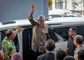 AHMAD Zahid Hamidi hadir di Mahkamah Tinggi Kuala Lumpur bagi perbicaraan kes rasuah, pecah amanah dan pengubahan wang haram dana Yayasan Akalbudi. -  UTUSAN/M. FIRDAUS M. JOHARI.