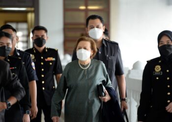 Zeti Akhtar Aziz hadir memberi keterangan bagi sambung bicara kes penyelewangan dana 1MDB di Kompleks Mahkamah Kuala Lumpur, baru-baru ini. – MINGGUAN/SYAKIR RADIN