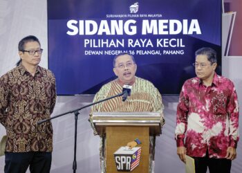 Abdul Ghani Salleh bercakap pada sidang akhbar berkenaan PRK DUN Pelangai di Menara SPR, Putrajaya semalam. – UTUSAN/FAIZ ALIF ZUBIR