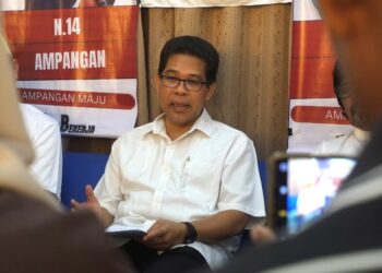 MOHAMAD Rafie pada sidang akhbar di Seremban hari ini.