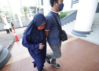 NURUL SHAHIRA  A'SHIQIN  SULAIMAN ditemani suaminya didenda sebanyak RM40,000, dikenakan bon berkelakuan baik dan menjalani khidmat masyarakat selepas mengaku bersalah cuai terhadap dua bayi dalam jagaannya di Mahkamah Sesyen Johor Bahru.