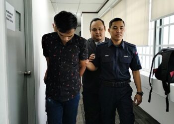 FAZAIKAL Hakimi Mustafa  didakwa di Mahkamah Sesyen Ipoh pertuduhan merogol remaja perempuan bawah umur, Julai lalu.
- UTUSAN