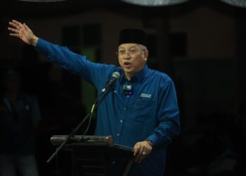 ANNUAR Musa semasa berucap pada Ceramah Perdana Isu-isu Semasa Dewan Undangan Negeri (DUN) Kok Lanas, Kota Bharu, Kelantan sebentar tadi-UTUSAN/KAMARUL BISMI KAMARUZAMAN