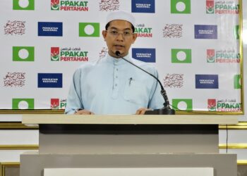 SAIZOL Ismail semasa sidang media di Pejabat Perhubungan Pas Negeri Kelantan, Kota Bharu, Kelantan hari ini-UTUSAN/MUSTAQIM MOHAMED