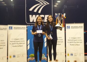 AIRA AZMAN (kanan) dan Noor Ainaa Amani Ampandi muncul juara dan naib juara pada Kejohanan Skuasy Kebangsaan WCE SRAM ke-38 di Pusat Skuasy Nasional, Bukit Jalil, Kuala Lumpur, hari ini.