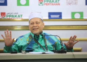 MOHD. Amar Nik Abdullah semasa sidang akhbar di N di Pejabat Badan Perhubungan Pas Kelantan, Kota Bharu, Kelantan hari ini-UTUSAN/ROSMIZAN RESDI