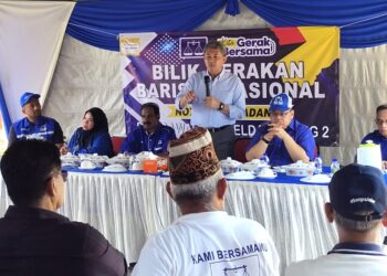 MOHAMAD Hasan ketika menyampaikan ceramah di Wisma UMNO Palong 2, Jempol hari ini. -UTUSAN/NOR AINNA HAMZAH.