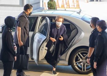 ZETI Akhtar Aziz hadir ke Mahkamah Tinggi Kuala Lumpur bagi menyambung bicara kes 1MDB semalam. -UTUSAN/ SHIDDIEQIIN ZON