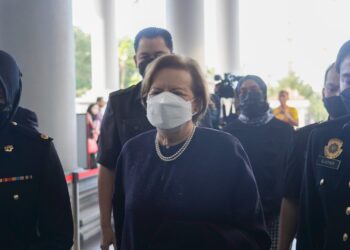 ZETI Akhtar Aziz hadir ke Mahkamah Tinggi Kuala Lumpur bagi menyambung bicara kes 1MDB, di sini hari ini. -UTUSAN/SHIDDIEQIIN ZON