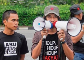 ADAM Adli Abd. Halim bukanlah calon yang sesuai menggantikan Anwar Ibrahim untuk menerajui PKR
selepas tidak lagi menonjol dalam politik sejak menjadi Timbalan Menteri Belia dan Sukan.