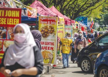 PENGHAPUSAN lesen penjaja dapat mengekang amalan nepotisme dan rasuah.