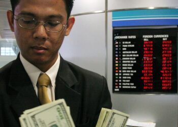 DIHARAPKAN pihak kerajaan mengambil langkah-langkah wajar bagi mengukuhkan nilai ringgit berbanding dolar Amerika Syarikat.