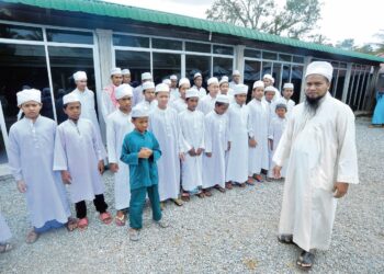 PIHAK universiti, industri dan syarikat milik kerajaan (GLC) perlu membantu sekolah pondok untuk meningkatkan bidang akademik dan latihan kemahiran. - GAMBAR HIASAN