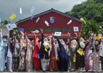 MUNGKIN ada kebenaran di sebalik dakwaan ramai lepasan SPM tidak berminat sambung belajar kerana ingin mendapatkan pulangan lumayan dengan cara mudah. – GAMBAR HIASAN/PUQTRA HAIRRY