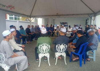 MAJLIS tahlil ringkas diadakan di kediaman arwah Heikal Aras Abdul Azim di kediaman keluarganya di Desa Pinggiran Putra, Sepang, Selangor. - UTUSAN/MOHD HUSNI MOHD NOOR