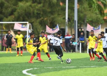 KEMERIAHAN edisi pertama Kejohanan KTJC di Padang KTC Arena, Batu Buruk, Terengganu, tahun lalu.