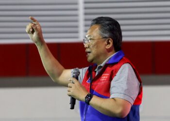 ABDUL Rahman Dahlan berucap pada Ceramah Perdana di Salak Tinggi @ Sungai Pelek di BBST Walk, Sepang. - UTUSAN/FAISOL MUSTAFA