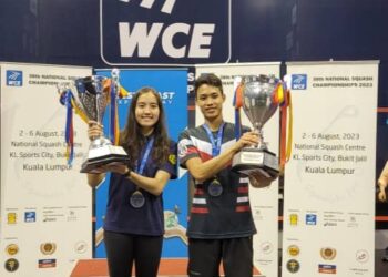 AIRA AZMAN (kiri) dan Ivan Yuen muncul juara Kejohanan Skuasy Kebangsaan WCE SRAM ke-38 di Pusat Skuasy Nasional, Bukit Jalil, Kuala Lumpur, hari ini.