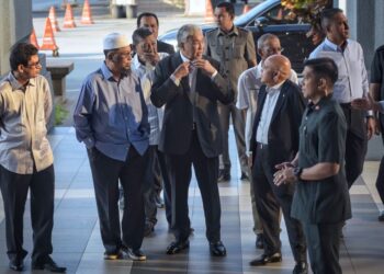 AHMAD Zahid Hamidi hadir di Mahkamah Tinggi Kuala Lumpur bagi perbicaraan kes rasuah, pecah amanah dan pengubahan wang haram Yayasan Akalbudi. - UTUSAN/M. FIRDAUS M. JOHARI