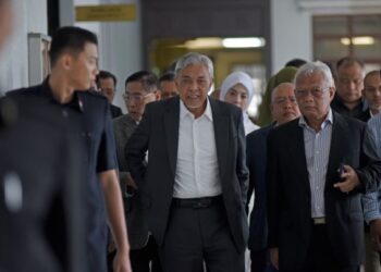 AHMAD Zahid Hamidi tiba di Mahkamah Tinggi Kuala Lumpur bagi kes rasuah, pecah amanah dan pengubahan wang haram dana Yayasan Akalbudi. - UTUSAN/M. FIRDAUS M. JOHARI