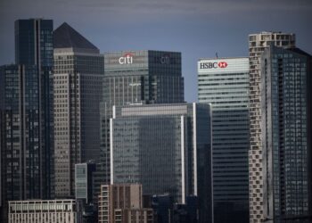 IBU pejabat Citibank dan HSBC yang terletak di Canary Wharf di London.-AFP