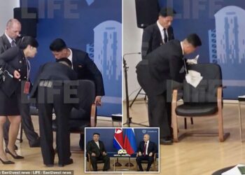 PEGAWAI Kim Jong-un dilaporkan memeriksa kerusi yang didudukinya sebelum persidangan selama empat jam bersama Putin berlangsung.-AGENSI