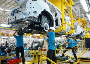 PEMBANGUNAN dalam industri automotif dapat meningkatkan pelaburan asing sekali gus daya saing dalam pasaran global.