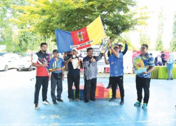 SEKOLAH Menengah Kebangsaan (SMK) Syed Alwi dinobatkan sebagai juara keseluruhan bagi Kejohanan Olahraga Pendidikan Khas MSSPs 2023 di Mini Stadium Sekolah Menengah Kebangsaan (SMK) Syed Hassan, Kangar, Perlis, semalam.- UTUSAN/IZLIZAN OTHMAN