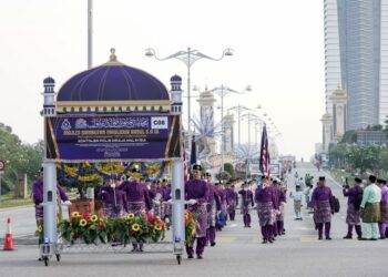 SAMBUTAN Maulidur Rasul bukan sahaja memperingati peristiwa kelahiran Nabi Muhammad SAW dan menghayati sirah Baginda tetapi menterjemahkannya dalam kehidupan seharian. – UTUSAN/FARIZ RUSADIO