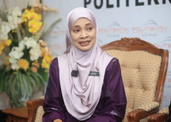 ZAINAB Othman semasa sidang media selepas Majlis Konvokesyen Politeknik Kota Bharu ke-36 di Kota Bharu, Kelantan.UTUSAN/KAMARUL BISMI KAMARUZAMAN