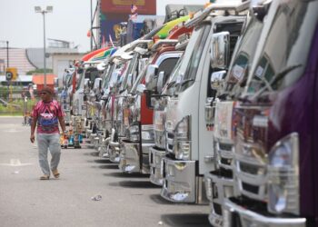 SEBAHAGIAN lori yang menyertai himpunan sempena program Kelantan Truckers Carnival 1.0 2023 di Tunjong, Kota Bharu, Kelantan.UTUSAN/KAMARUL BISMI KAMARUZAMAN