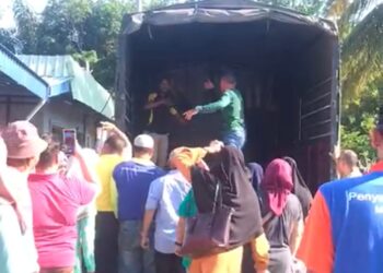 TANGKAP layar video tular yang memaparkan orang ramai yang hampa dan tidak berpuas hati selepas beras tempatan yang dijual oleh FAMA dalam program Intervensi Pengedaran BPT habis tanpa sempat mereka membelinya dalam kejadian di Pusat Operasi FAMA Kuala Pilah pagi tadi.