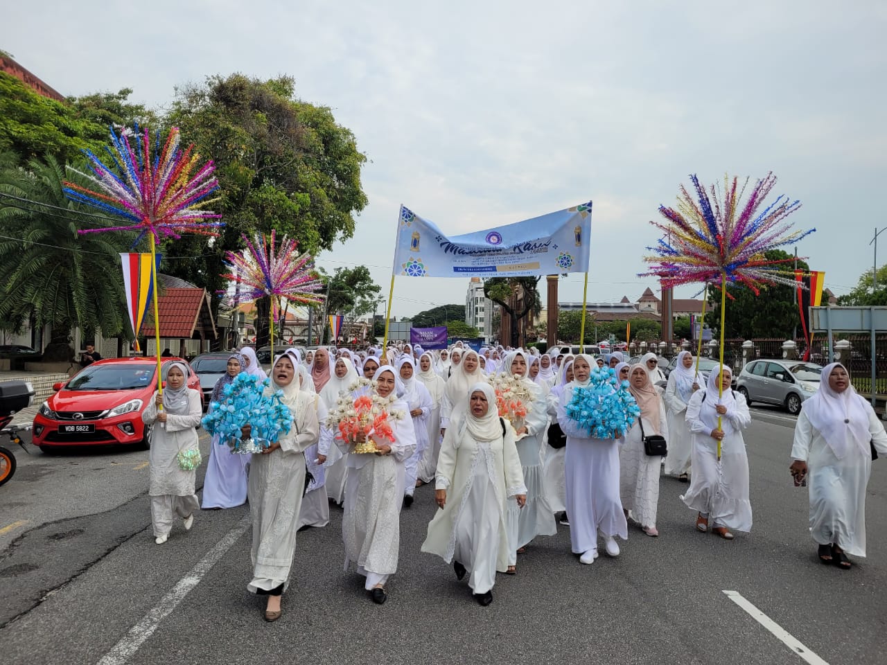 700 wanita jayakan perarakan Maulidul Rasul di Kota Bharu