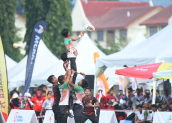 Sekolah Menengah Kebangsaan HOSBA (SMK HOSBA) dikecewakan oleh Sekolah Menengah Sains Hulu Selangor (SEMASHUR) 12-7 pada aksi hari kedua MCKK Premier 7s Edisi ke-11.