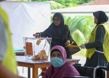 ORANG Melayu harus faham kepentingan mengundi sekiranya mahu menjamin kuasa politik mereka berkekalan. – GAMBAR HIASAN/SHAHIR NOORDIN