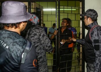 JABATAN Imigresen (JIM) perlu menyiasat dakwaan maklumat operasi telah dibocorkan oleh pegawainya. – GAMBAR HIASAN/AFIQ RAZALI