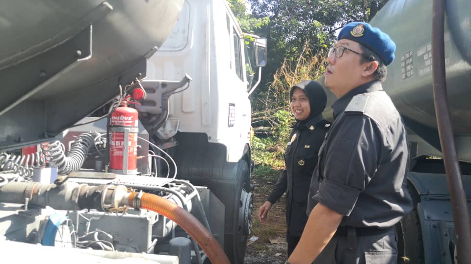 Dua Pemandu Lori Ditahan Terlibat Aktiviti Seleweng Diesel Bersubsidi ...