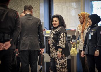 DATIN Seri Rosmah Mansor hadir mendengar keputusan kes meminda laporan audit 1Malaysia Development Berhad (1MDB) di Mahkamah Tinggi Putrajaya, semalam.