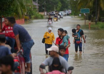 ISTILAH mangsa banjir perlu ditukar memandangankan bencana alam yang berlaku di muka bumi ini disebabkan campur tangan manusia yang tamak. – UTUSAN/PUQTRA HAIRRY