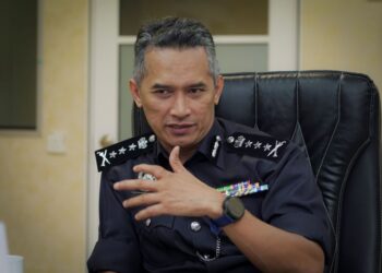 KETEGASAN Mohd.
Shuhaily Mohd. Zain yang menzahirkan komitmen dengan serius untuk
membanteras rasuah
dalam pasukan polis dapat menjadikan Malaysia sebagai sebuah negara
benar-benar bebas rasuah.