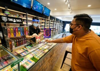 SAMA seperti penggunaan dadah, rokok elektronik atau vape juga mengandungi kandungan nikotin
dan beberapa bahan kimia berbahaya lain.