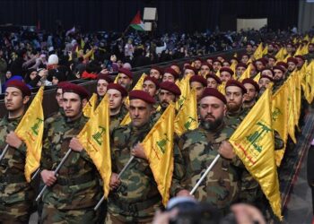 UNIT tentera dibawah Hezbollah menyertai perarakan dalam satu acara Hari Al-Quds di Beirut, Lubnan. - AGENSI