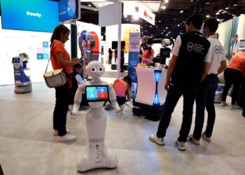 ROBOT humanoid dipamerkan di pameran teknologi dan inovasi Vivatech di Paris. - AFP