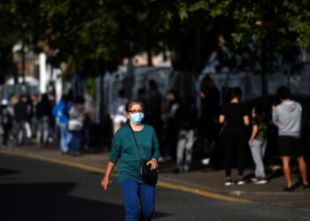 KIRA-kira 55,000 wanita didiagnosis penyakit kanser payudara setiap tahun di UK. - AFP