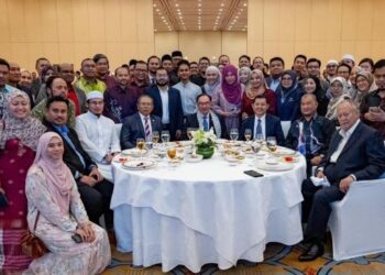 ANWAR Ibrahim mengadakan pertemuan bersama rakyat Malaysia yang berada di Riyadh, Arab Saudi, semalam. - FACEBOOK/ANWAR IBRAHIM