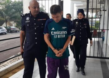 IMRAN TOLOT mengaku bersalah di Mahkamah Sesyen Kota Tinggi atas pertuduhan menggunakan gelaran palsu Dato' Sri di Bandar Penawar lima tahun lalu.