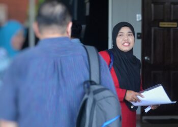 NORZADILA Saman didakwa di Mahkamah Sesyen Seremban hari ini atas dua pertuduhan gagal mengemukakan borang penyata pendapatan dalam borang B bagi taksiran 2017 hingga 2021 membabitkan nilai cukai pendapatan sebanyak RM90,606.43.-UTUSAN/MOHD. SHAHJEHAN MAAMIN.